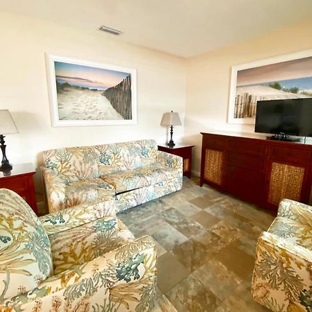 Nautical Watch Aparthotel Belleair Beach Bagian luar foto