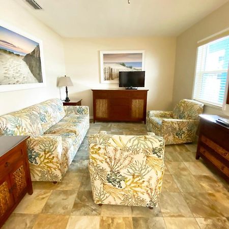 Nautical Watch Aparthotel Belleair Beach Bagian luar foto