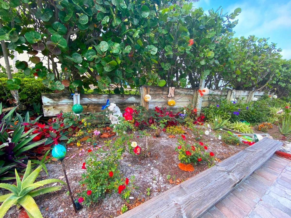 Nautical Watch Aparthotel Belleair Beach Bagian luar foto