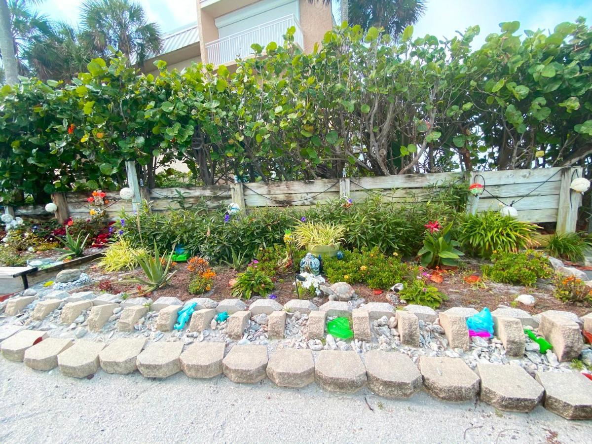 Nautical Watch Aparthotel Belleair Beach Bagian luar foto