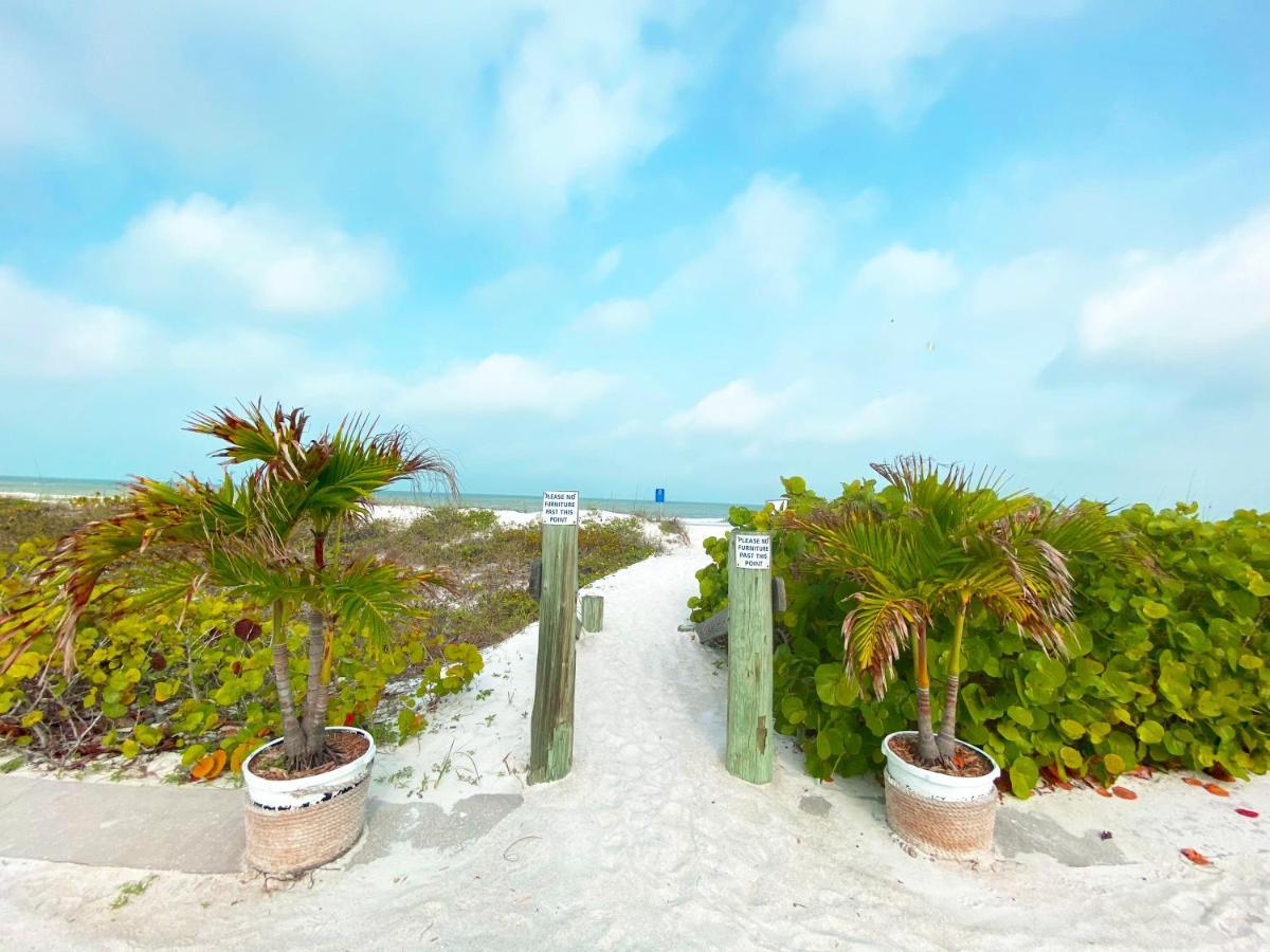Nautical Watch Aparthotel Belleair Beach Bagian luar foto