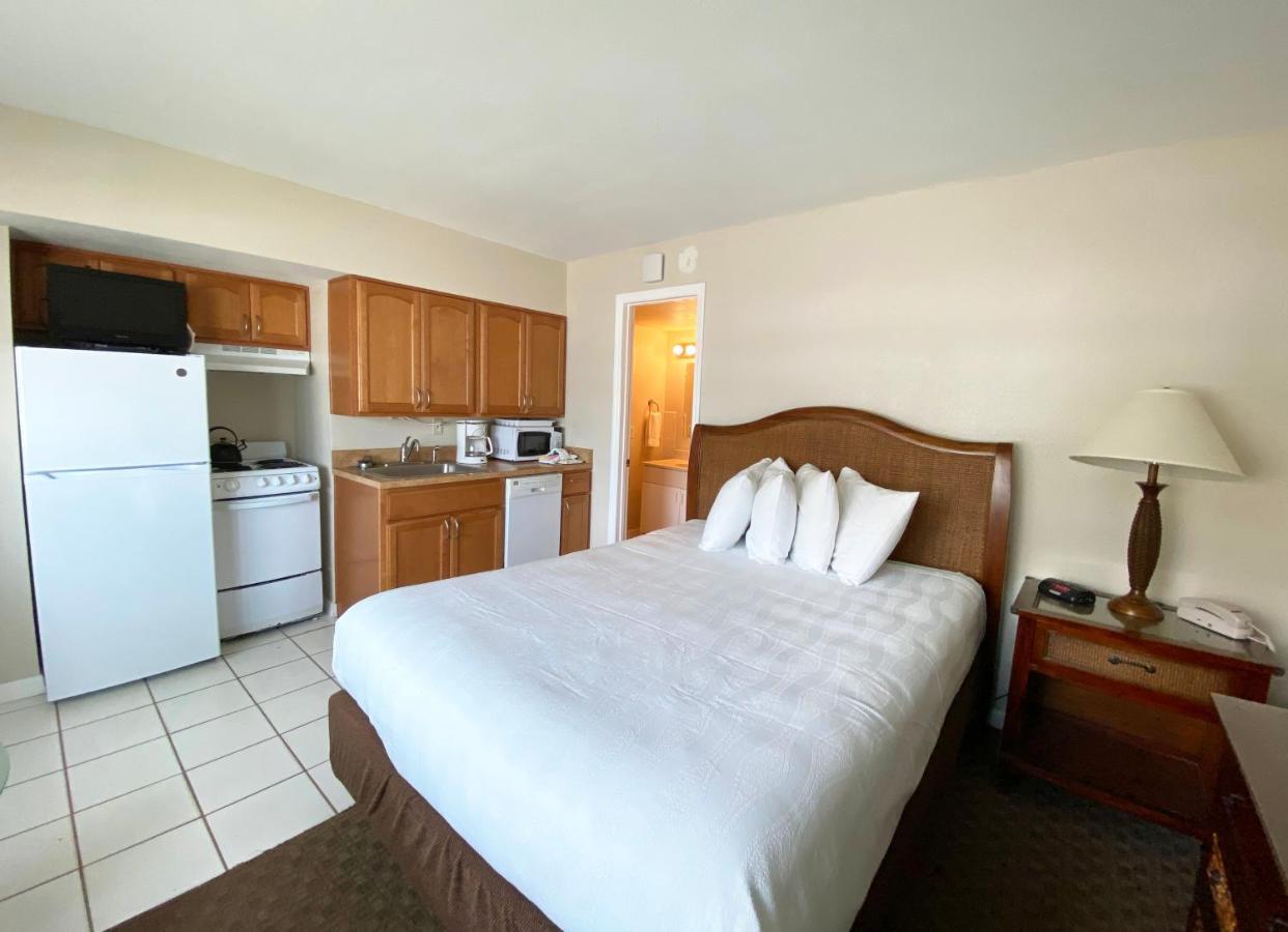 Nautical Watch Aparthotel Belleair Beach Bagian luar foto