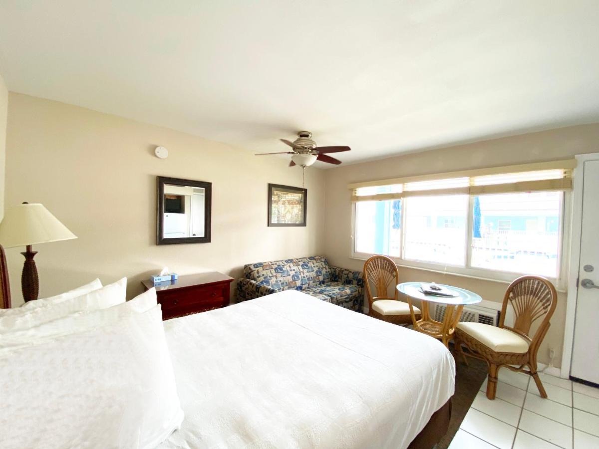 Nautical Watch Aparthotel Belleair Beach Bagian luar foto