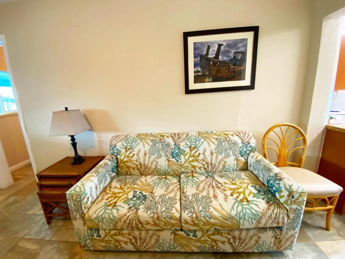 Nautical Watch Aparthotel Belleair Beach Bagian luar foto