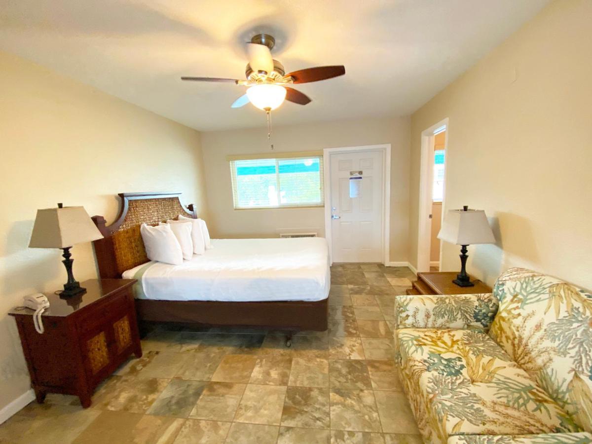 Nautical Watch Aparthotel Belleair Beach Bagian luar foto