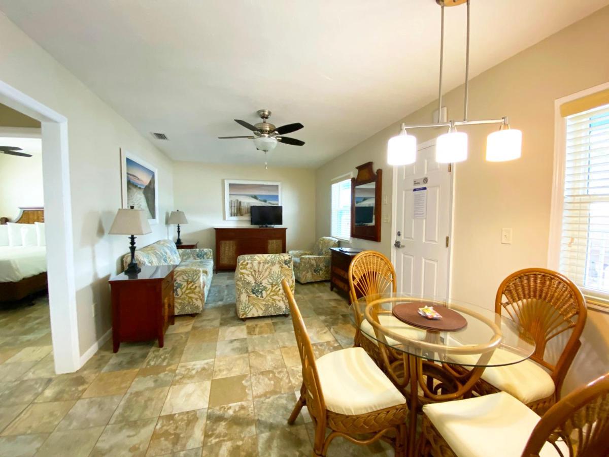Nautical Watch Aparthotel Belleair Beach Bagian luar foto