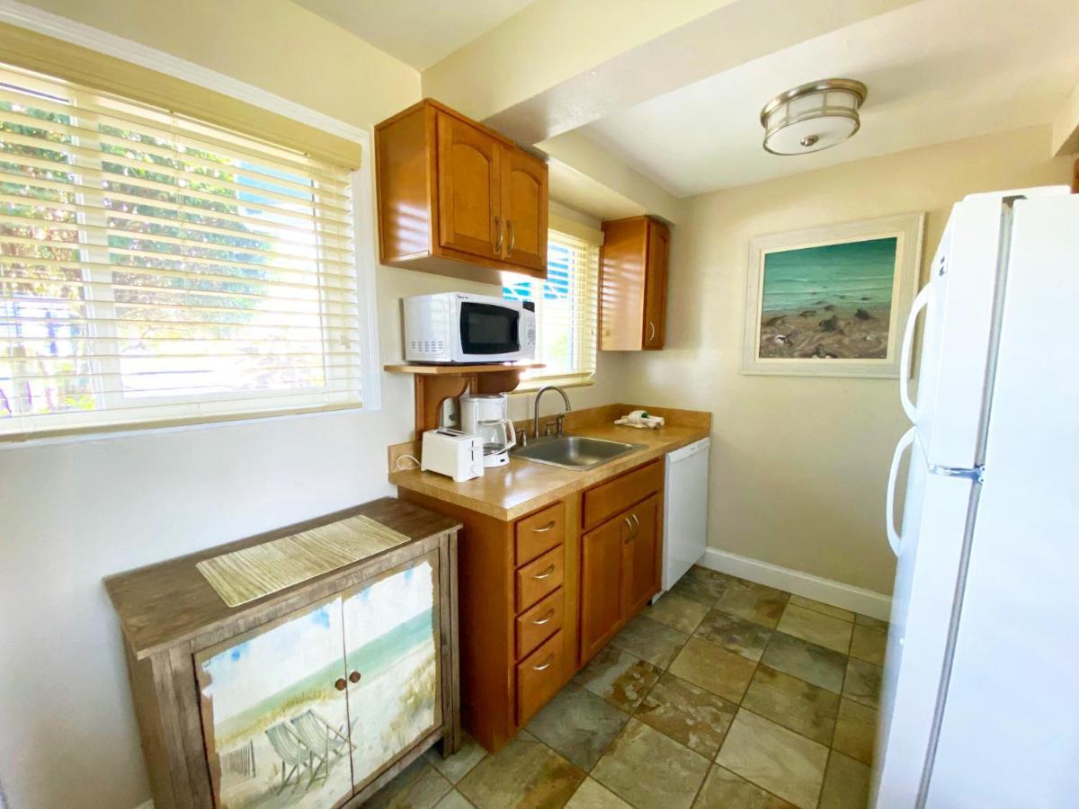 Nautical Watch Aparthotel Belleair Beach Bagian luar foto