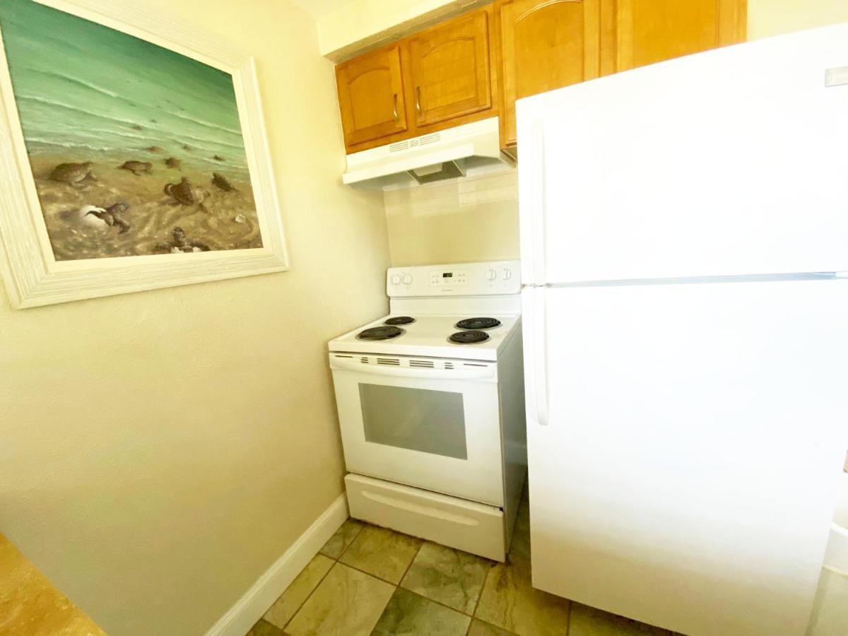 Nautical Watch Aparthotel Belleair Beach Bagian luar foto