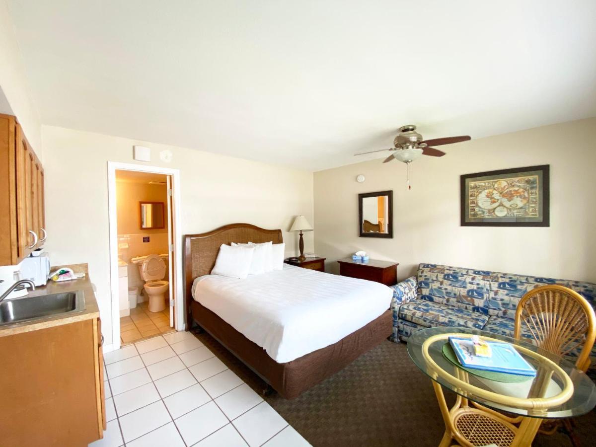 Nautical Watch Aparthotel Belleair Beach Bagian luar foto