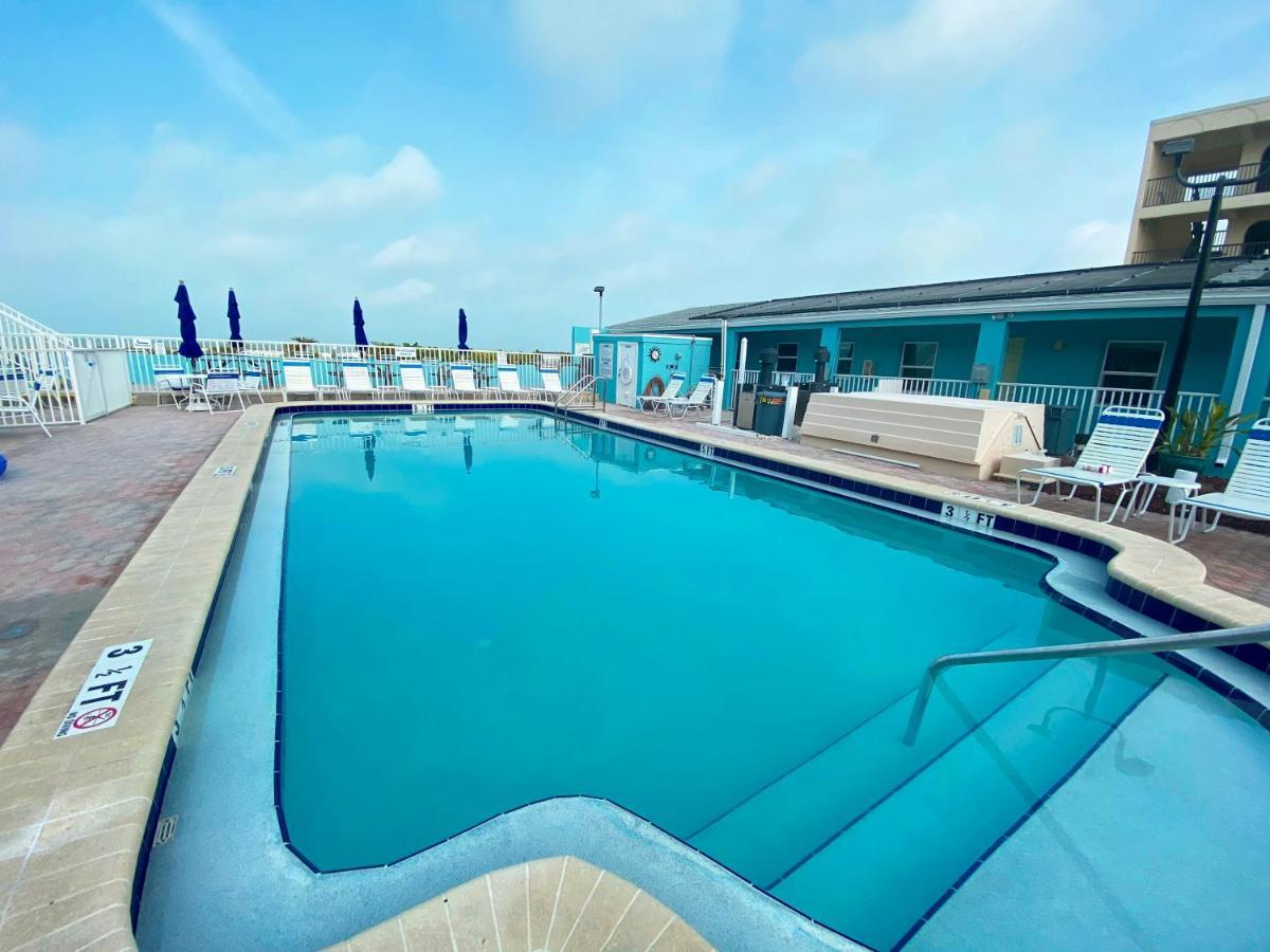 Nautical Watch Aparthotel Belleair Beach Bagian luar foto