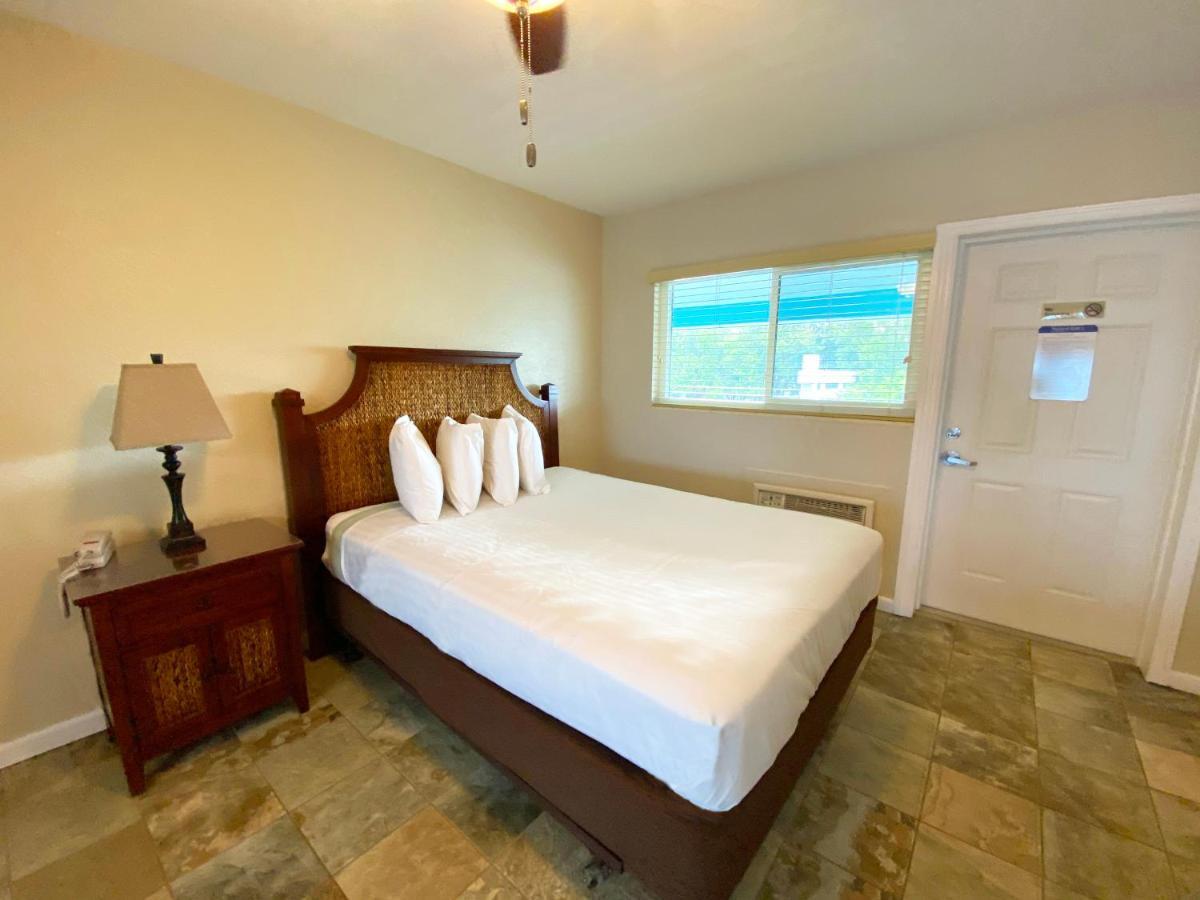 Nautical Watch Aparthotel Belleair Beach Bagian luar foto