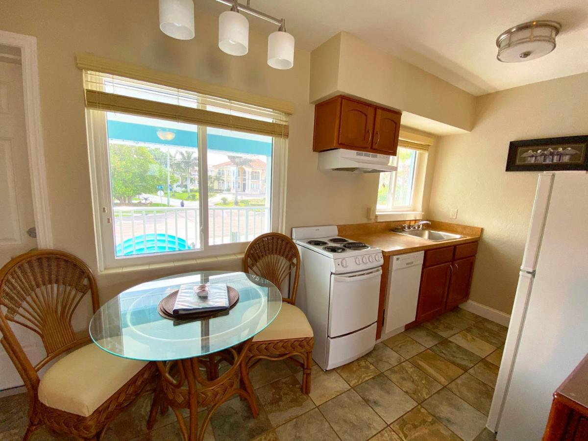 Nautical Watch Aparthotel Belleair Beach Bagian luar foto