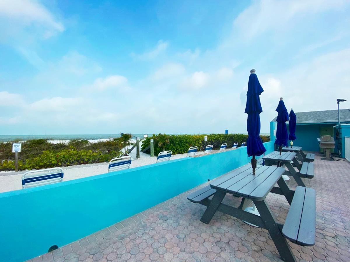 Nautical Watch Aparthotel Belleair Beach Bagian luar foto