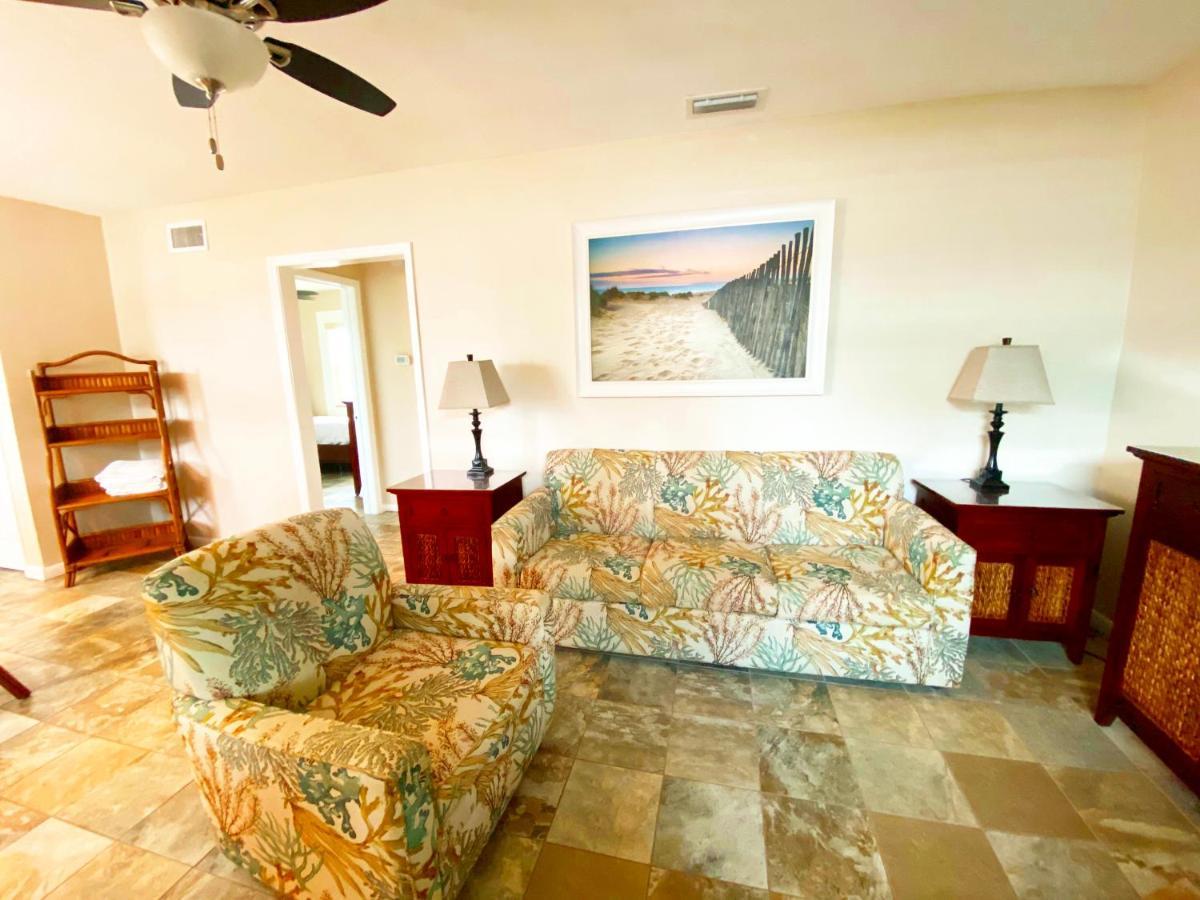 Nautical Watch Aparthotel Belleair Beach Bagian luar foto