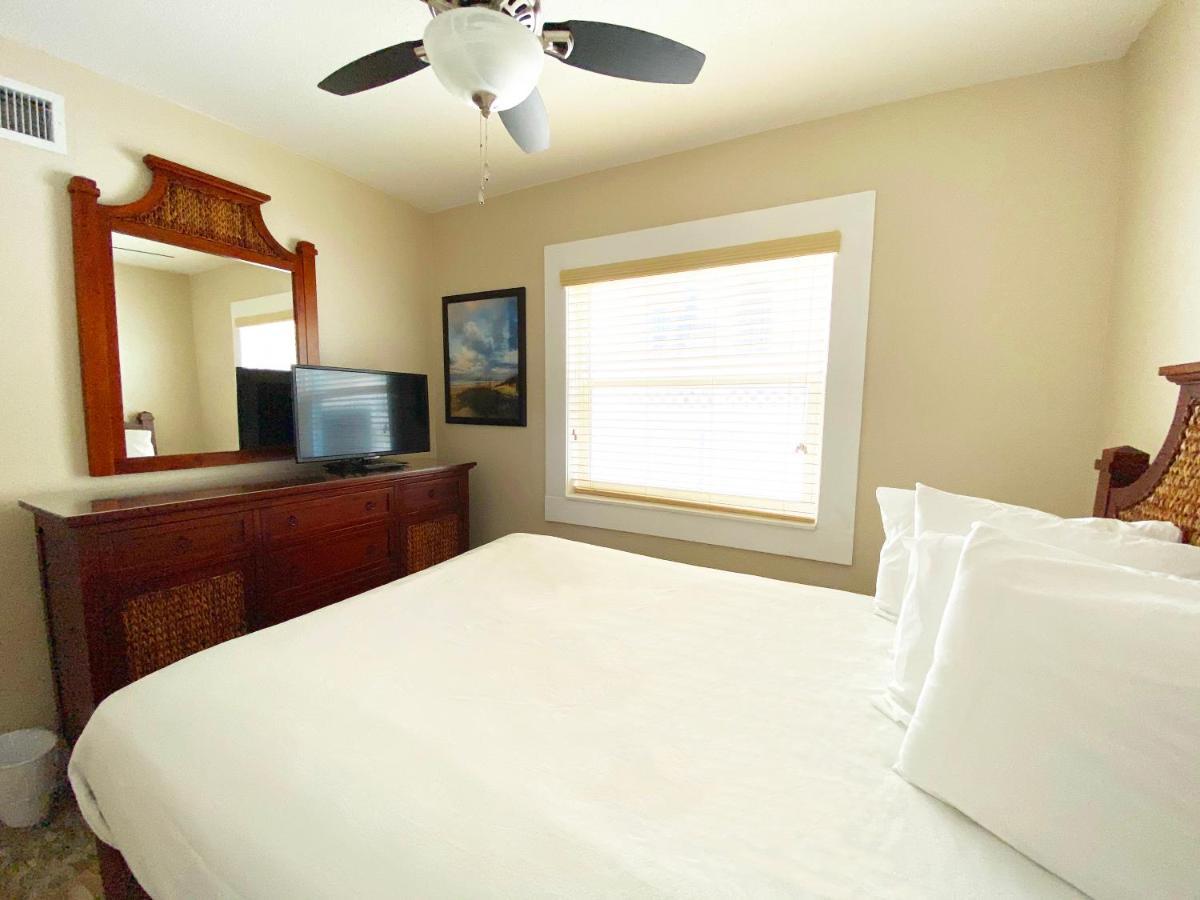 Nautical Watch Aparthotel Belleair Beach Bagian luar foto