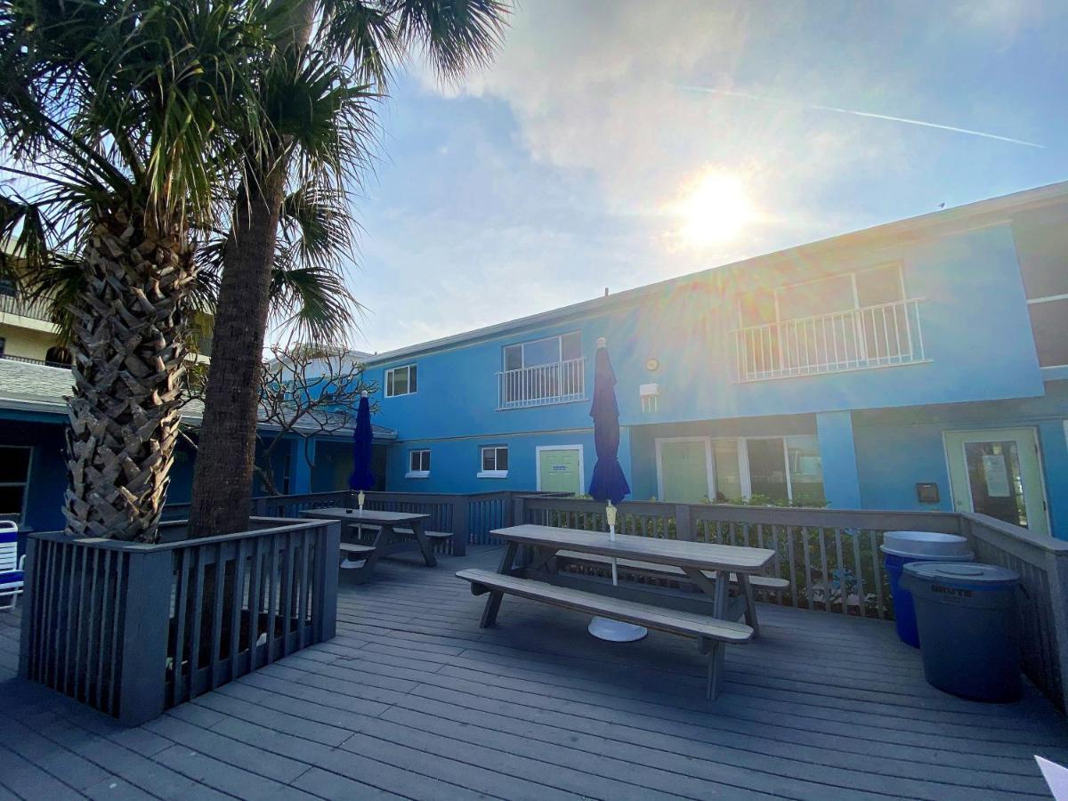 Nautical Watch Aparthotel Belleair Beach Bagian luar foto