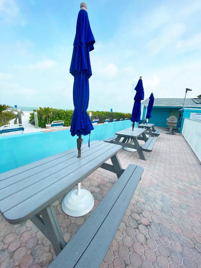Nautical Watch Aparthotel Belleair Beach Bagian luar foto