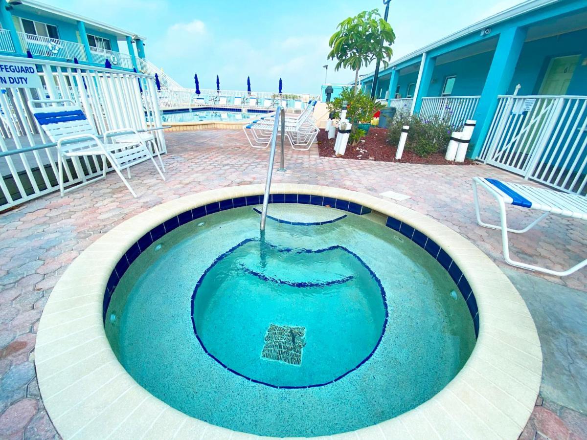 Nautical Watch Aparthotel Belleair Beach Bagian luar foto